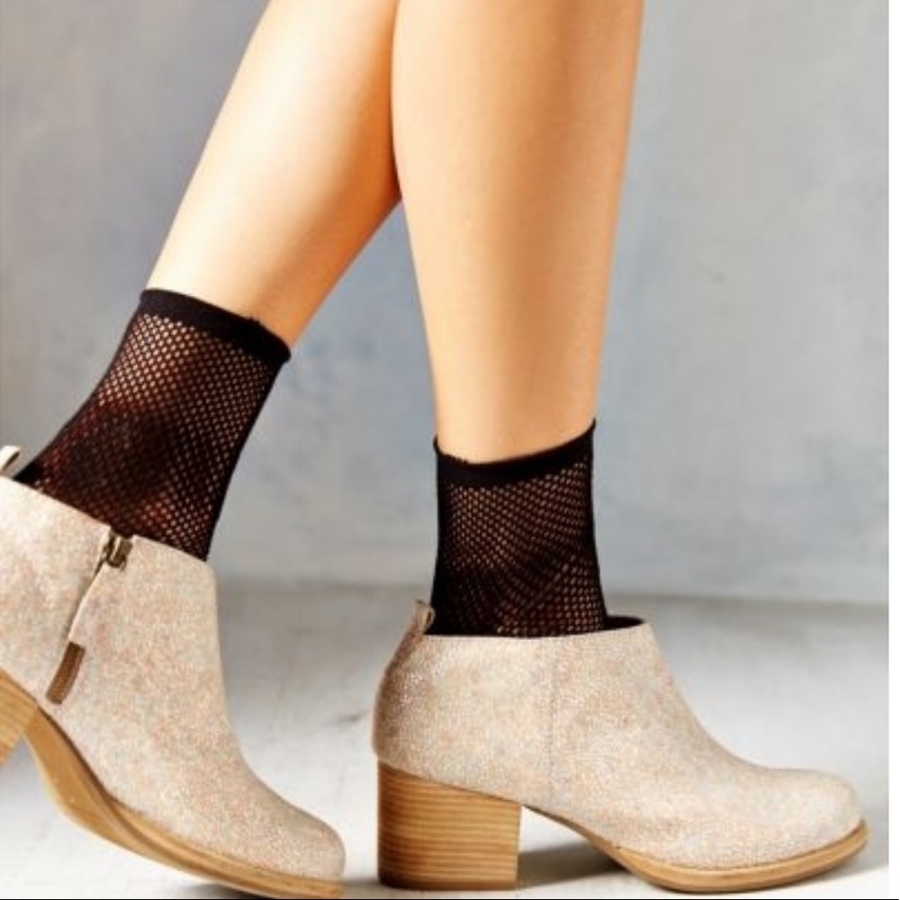 NWT Cooperative Raglan Booties